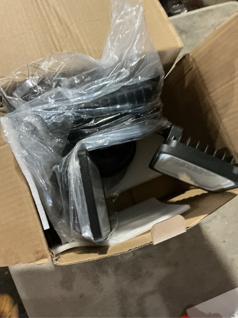 Condition photo showing Good Condition for Onforu 100W Dusk to Dawn Outdoor Lighting, 9000LM Exterior Led Flood Lights, IP65 Waterproof 3 Adjustable Heads Security Black Lights Fixture, 6500K Photocell Floodlights for Garage, Patio, Yard
