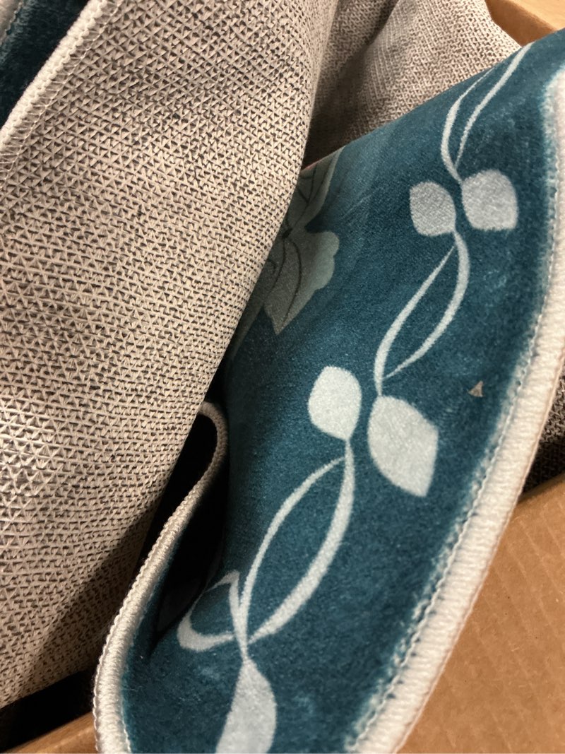Condition photo showing Good Condition for Wonnitar Washable 8x10 Area Rug, Non-Slip Teal Green Floral Rugs for Living Room, Low Pile Soft Bedroom Rug, Stain Resistant Floor Carpet for Dining Room(Teal Green,8'x10') 8' x 10' (Rectangular) Teal Green