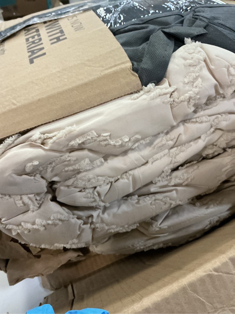 Condition photo showing Good Condition for Andency King Size Comforter Set Beige, Boho Cream Soft Warm Tufted Neutral Bedding Comforter Sets for King Size Bed, 3 Pieces Aesthetic Chevron Farmhouse Cute Bohemian Textured Bedding Set 01 - Beige King (104"x90")