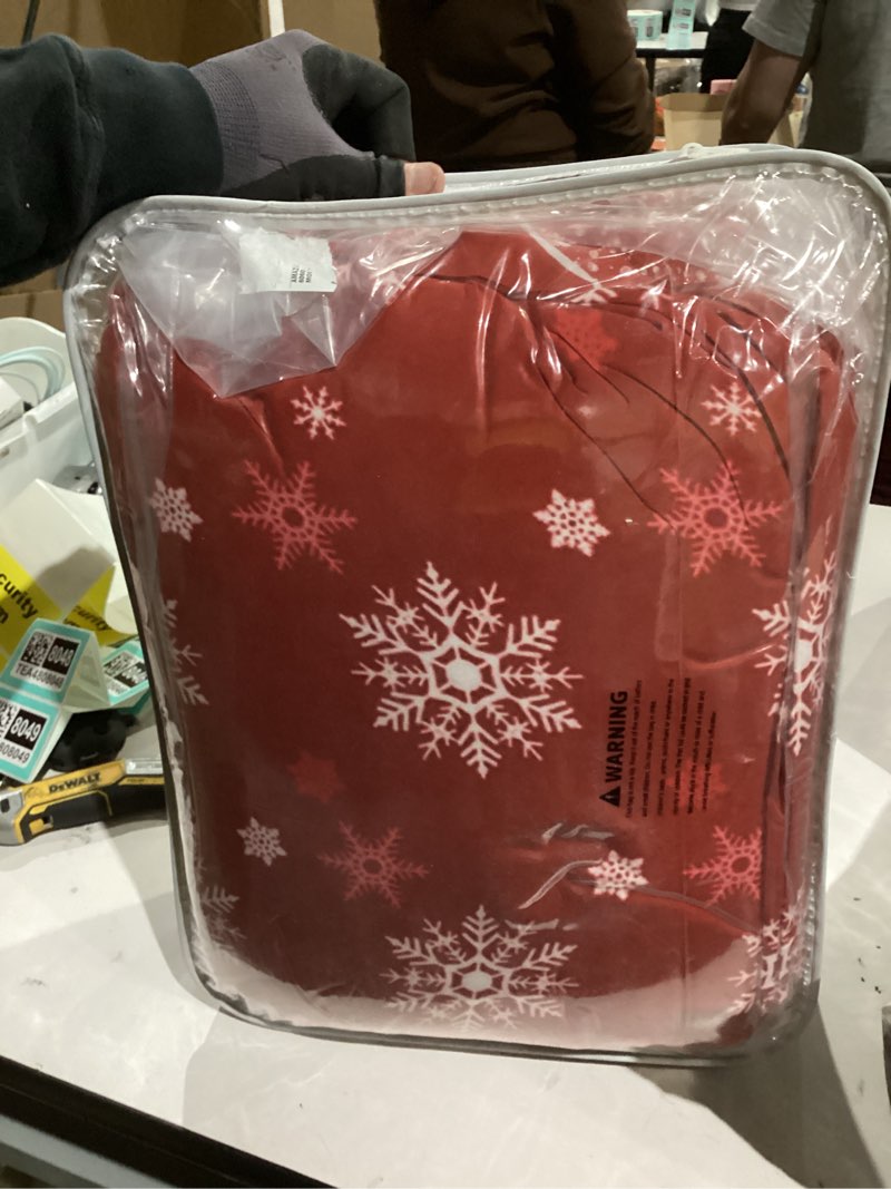 Condition photo showing New/Like New for YIYEA Christmas Comforter Set, 7 Pieces Bed in a Bag, Christmas Bedding Sets with Comforter, Flat Sheet, Fitted Sheet, 2 Embroidered Pillowcases, and 2 Printed Pillowcases, Queen 19# Reindeer and Snowflakes Queen