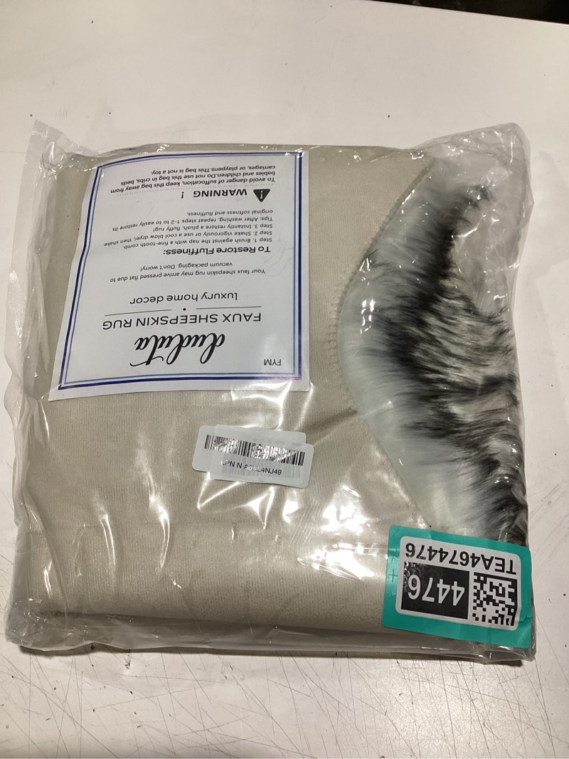 Condition photo showing Good Condition for duduta White Black Faux Sheepskin Throw Rug 2x3 ft, Fluffy Shag Fur Chair Cover Small Bedside Dorm Rug Non Slip Machine Washable White Black 2' x 3'