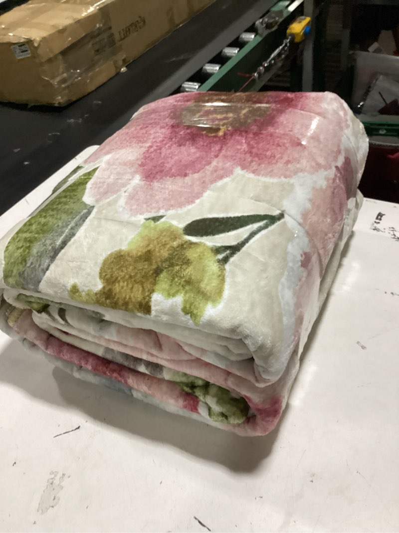 Condition photo showing As Is for betsey johnson - blanket, ultra-soft plush bedding, warm & cozy, oversized room essentials (vintage floral pink, full/queen) queen vintage floral pink