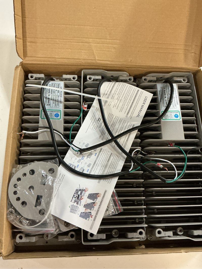 Condition photo showing Good Condition for kekeou 600w led flood lights outdoor 300w stadium light 2 pack arena lights 600 watt 84000lm 6500k adjustable lighting angle exterior flood light ip67 waterproof for playground 100w-6pack