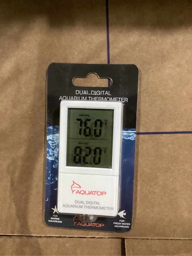 Dual digital aquarium thermometer