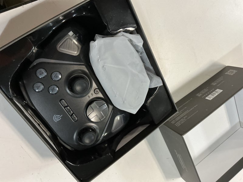 Condition photo showing Good Condition for easysmx d10 wireless controller with smart charging dock – tmr anti-drift joysticks, dual-mode hall/tactile triggers, 1000hz polling, mechanical buttons, rgb lighting – bluetooth/2.4g gamepad for pc/switch/switch 2/ios/android black