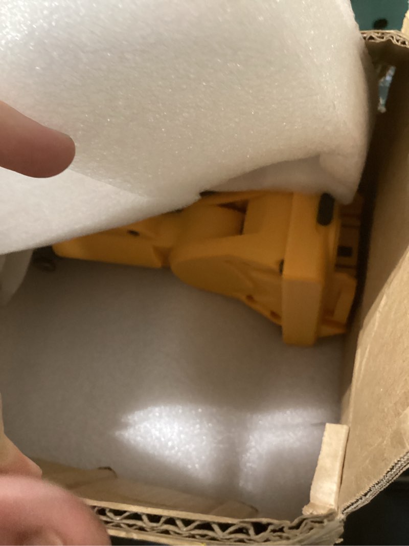 Condition photo showing Good Condition for 2-in-1 cordless pole saws for tree trimming, 1000w brushless 8'' inch mini chainsaw with 21v 4.0ah batteries & extension pole, max 16ft saw, auto oiling, for tree trimmer limb branch cutter pruner yellow03