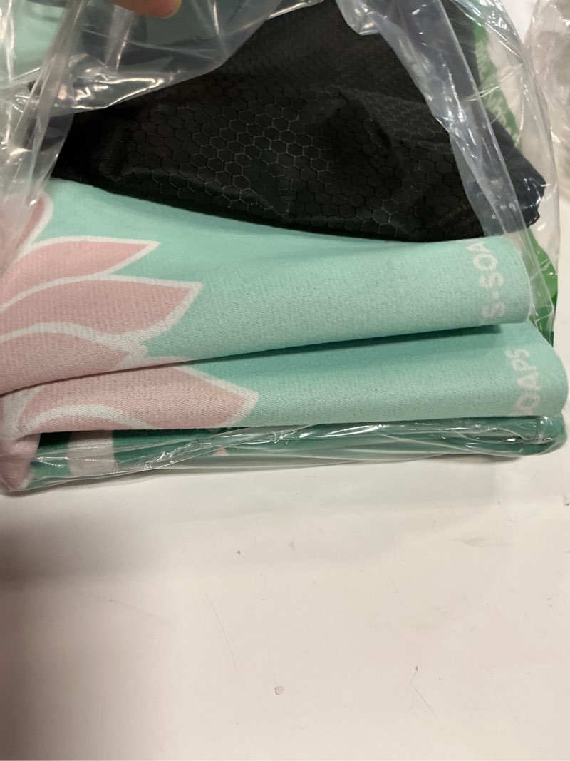 Condition photo showing As Is for BALAPET Portable Mahjong Mat with Playing Instructions for Learning, Anti Slip Mahjong Mat for Table, Noise Reduction Table Mat Cover for Board & Tile Games, 31.5inx31.5in, Patent Pending(Green)