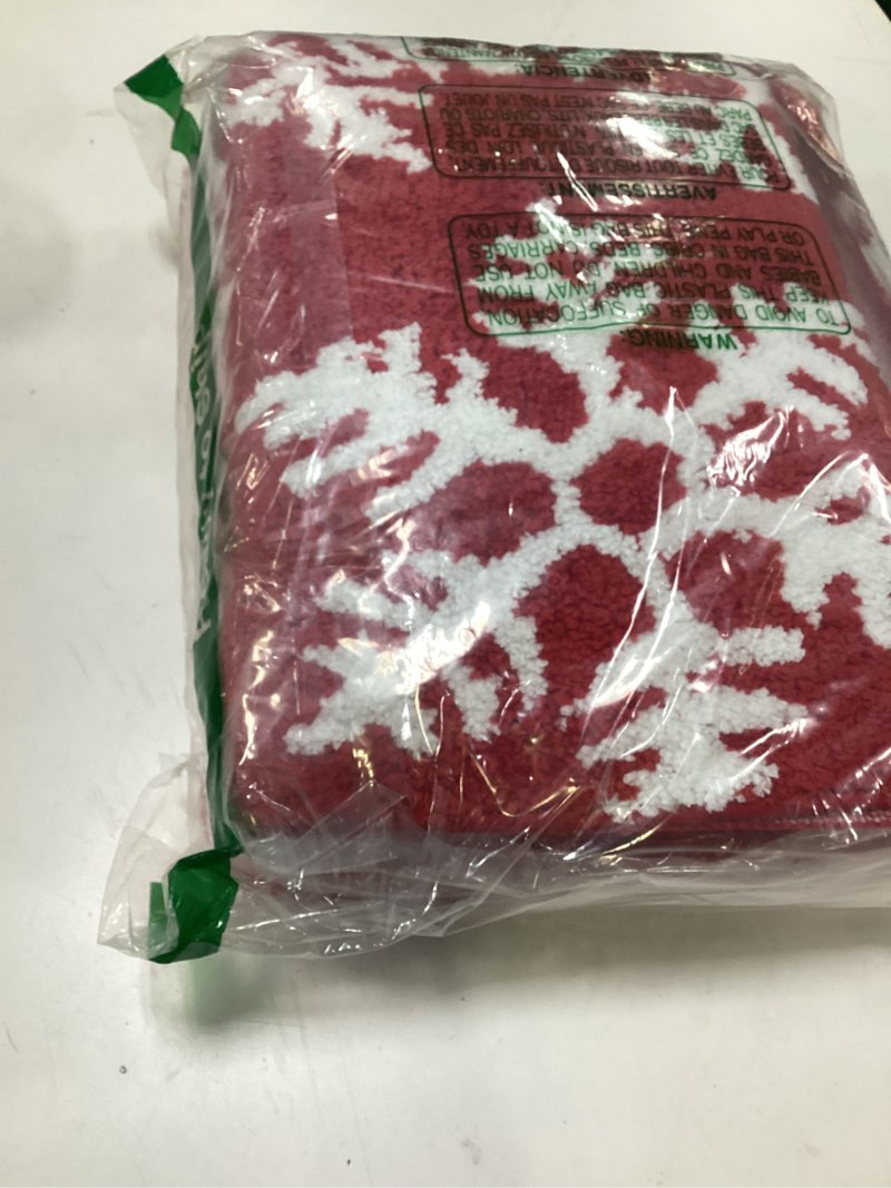 Condition photo showing Good Condition for Likiyol Christmas Bathroom Rugs Red Bath Mat, Extra Thick Soft Absorbent Snowflake Bathroom Mat Non Slip Washable, Xmas Winter Bath Rugs Shower Floor Mats for Christmas Decorations, 20" x 32" Red 1'8" x 2'8" (Rectangular)