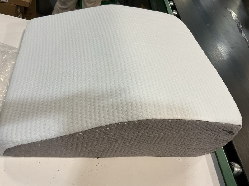 Condition photo showing Good Condition for ((Incomplete))Bedluxe Wedge Pillow Headboard, 3PCS Orthopedic Bed Wedge Pillows Set for After Surgery, Adjustable Pillow Wedge for Acid Reflux&Back Pain Relief, Sleeping, Back Pillow for Bed Sitting Up, White/Grey