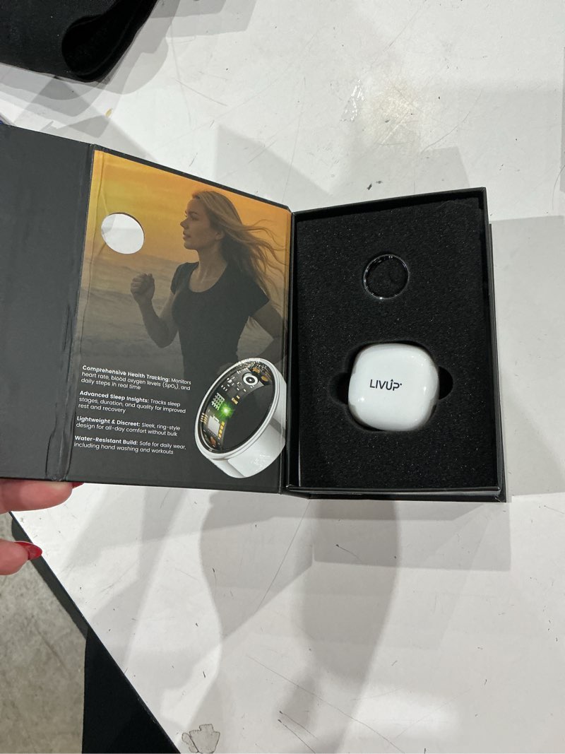 Condition photo showing Good Condition for livup smart ring, silver, size 8