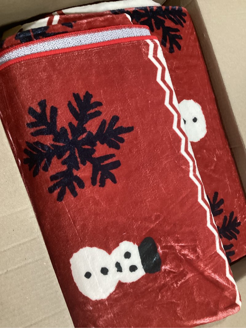 Condition photo showing Good Condition for (Similar) Christmas Area Rug 6x9 Living Room Rugs, Machine Washable Boho Christmas Tree Snowflake Rug Non-Slip Soft Low Pile Holiday Indoor Rugs for Bedroom Kitchen Dining Room Office(Xmas Red, 6'x9') Xmas Red 6' x 9' (Rectangular)