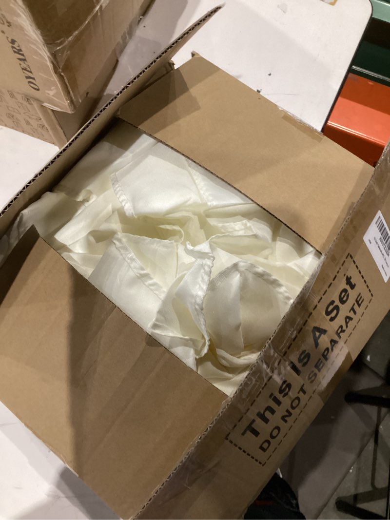 Condition photo showing New/Like New for Fitable 6 Pack Ivory Round Table Clothes - 70 Inches in Diameter - Stain Resistant and Washable Tablecloths, Polyester Fabric Table Covers for Wedding, Party, Banquet, Gathering Ivory 70 In Round, 6 Pack