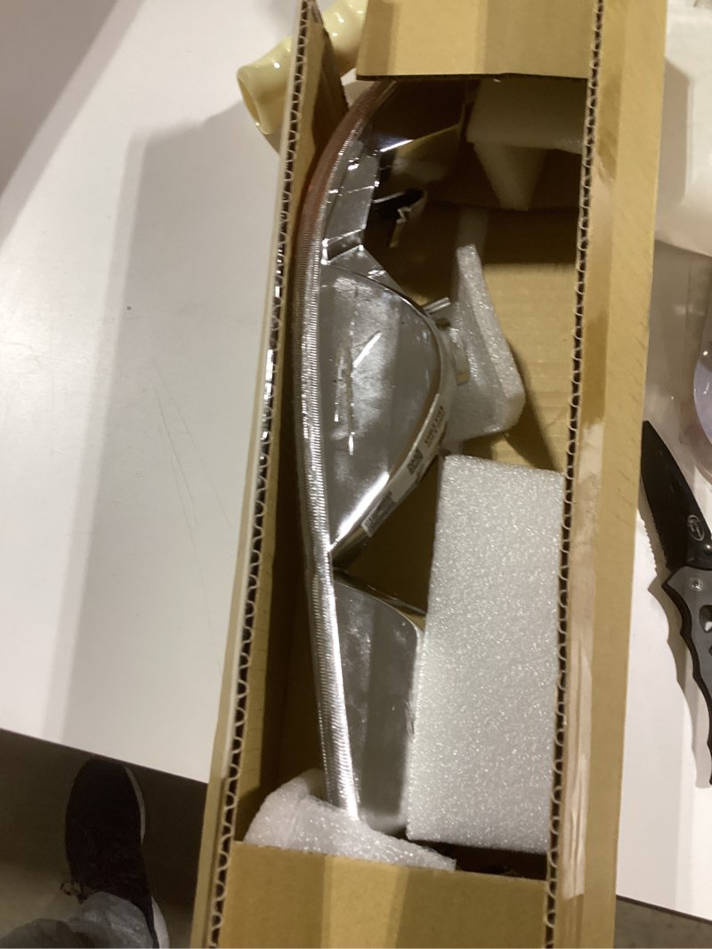 Condition photo showing Good Condition for For Chevy Silverado 1500 1999 2000 2001 2002 Parking Light Driver And Passenger Side | Pair | Unit Includes Signal/Marker And Running Lights; Or Socket | GM2520173 GM2521173 | 1519958, 1515559