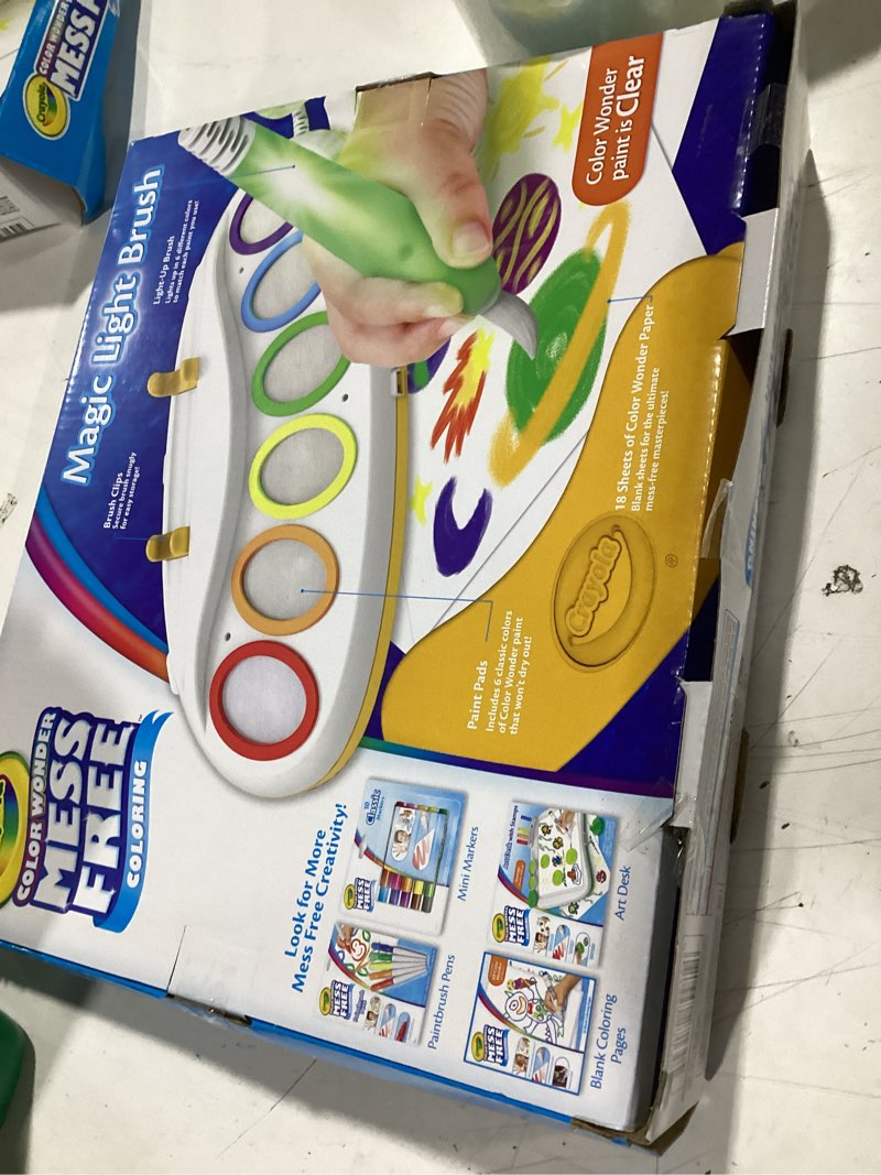 Condition photo showing Good Condition for crayola color wonder magic light brush