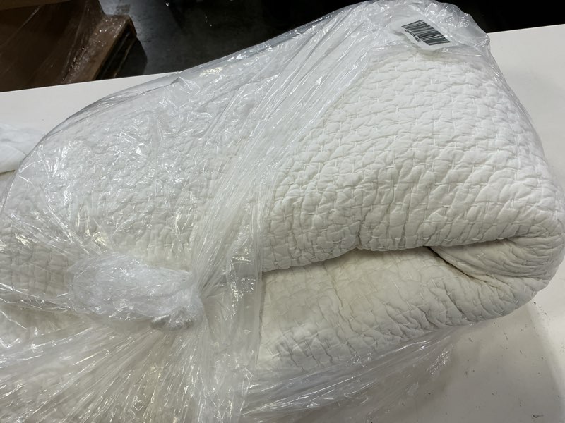 Condition photo showing Good Condition for organic cotton hand stitched quilt, king/cal king, white
