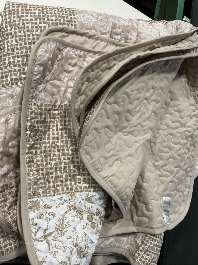 Condition photo showing As Is for Mybedsoul Beige Boho Quilt Set TWIN  Size, 3 Pieces Plaid Floral Bedspread Set Patchwork Reversible Bedding Set Microfiber Bedding Bedspread Coverlet Set for All Season