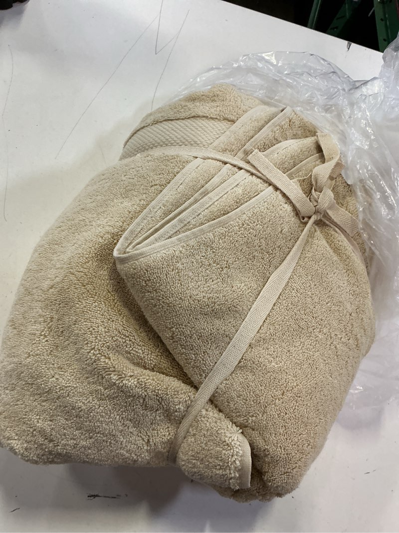 Condition photo showing Good Condition for turkish ultra plush bath towel (set of 2), one size, linen
