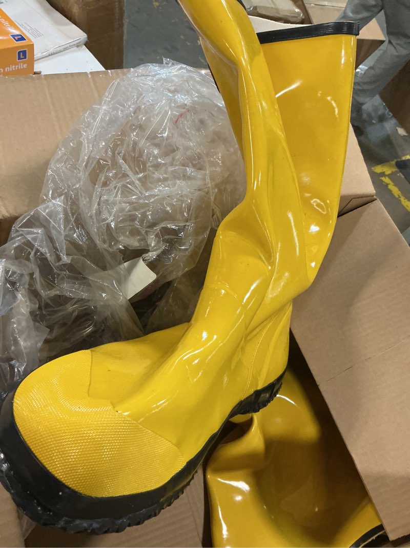 Condition photo showing As Is for custom leathercraft mens clc r200 16 yellow