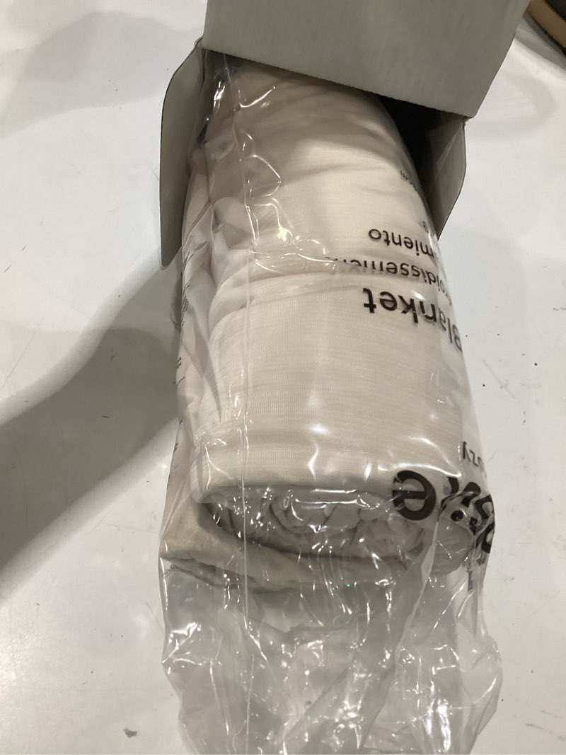 Condition photo showing Good Condition for bedsure summer cooling beige throw blanket for hot sleepers with sports mesh design, arc-chill q-max 0.4 lightweight breathable ice cold blanket throws for night sweats, 50 x 70 inches mesh beige throw xl (50" x 70")