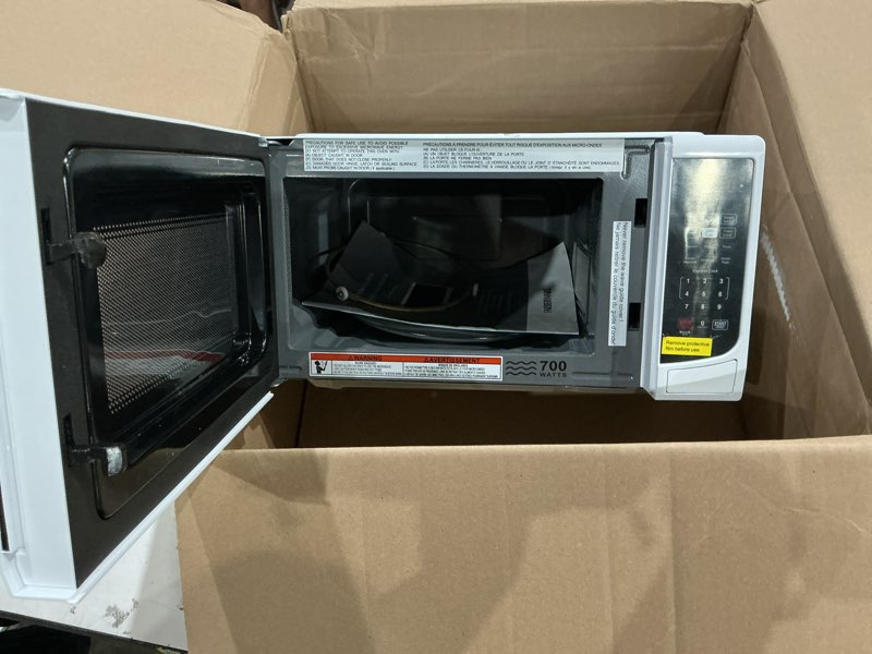 Condition photo showing Good Condition for farberware 0.7 cu. ft. countertop microwave oven – 700 watts power, auto cook settings, defrost, easy clean and child safety lock - white 0.7 cu. ft white