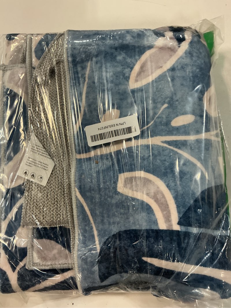 Condition photo showing Good Condition for wonnitar tropical washable 3x5 entry rug, leaf blue small rugs for bedroom, botanical non-slip living room carpet low pile indoor floor carpet for mud room dining table doorway 3' x 5' (rectangular) blue