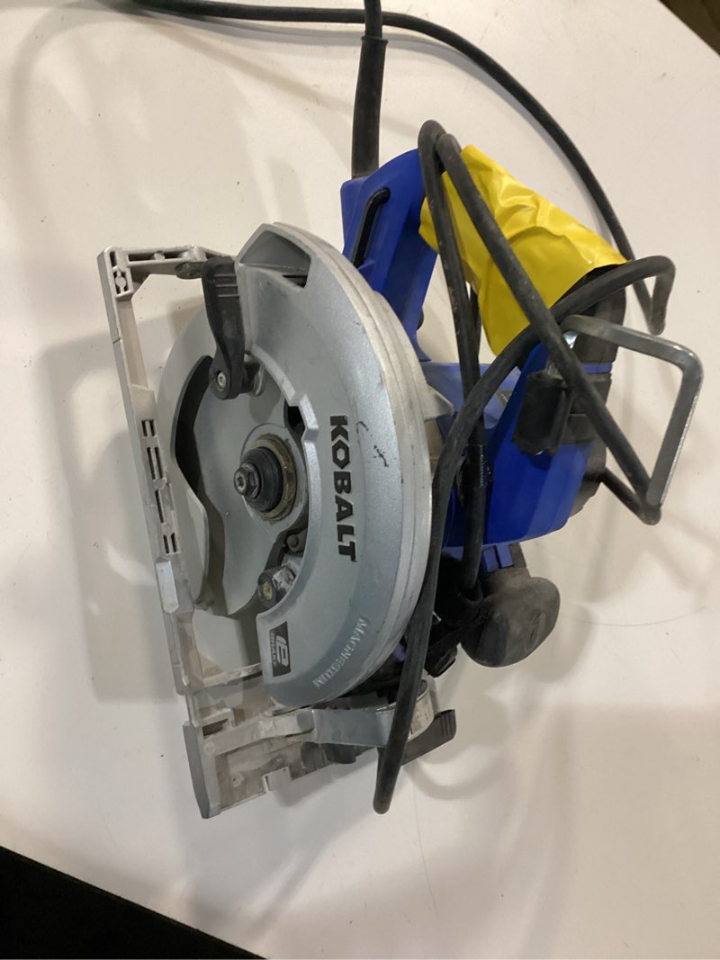 Condition photo showing As Is for kobalt 15 -amp 7-1/4-in circular saw item #813979 | model #k15cs-06ac