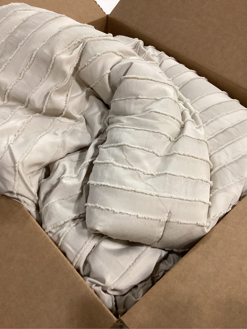 Condition photo showing Good Condition for Bedsure Boho Comforter Set Queen - Tufted Bed Set, 3 Pieces Farmhouse Shabby Chic Embroidery Bedding Linen Color, Striped Pattern Comforter for All Seasons