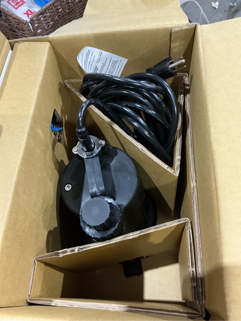 Condition photo showing Good Condition for zoeller 2400 plug-in pool cover pump