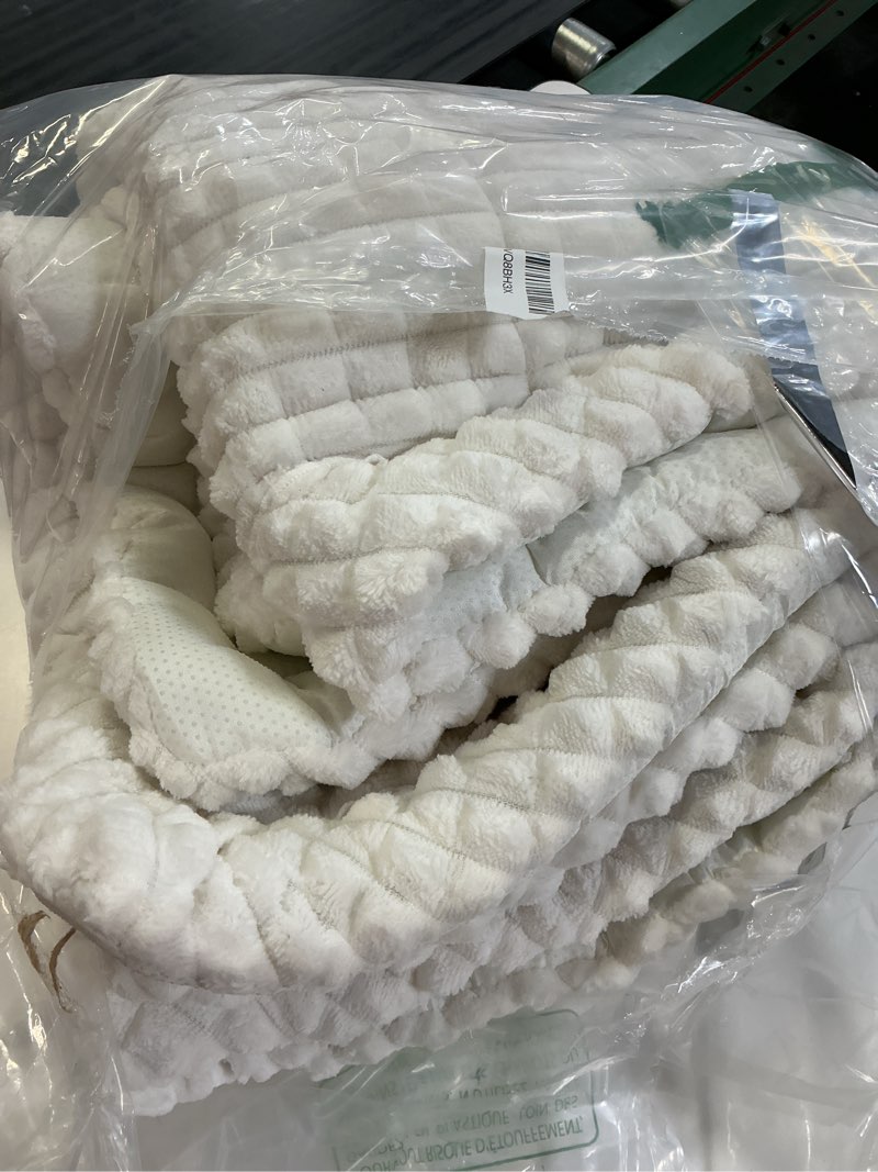 Condition photo showing Good Condition for couch cover for dogs washable, non slip couch covers for 3 cushion sofa pet friendly, fuzzy pet couch cushion covers for dog (white,27.6" x 70.9"/70 x 180cm) white 27.6" x 70.9"/70 x 180cm