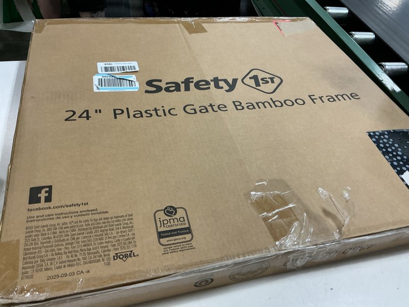 Condition photo showing New/Like New for safety 1st bamboo baby gate for doorways, no drill easy install, dog gates, fits 28"-42", 24" high, bamboo and black bamboo gate