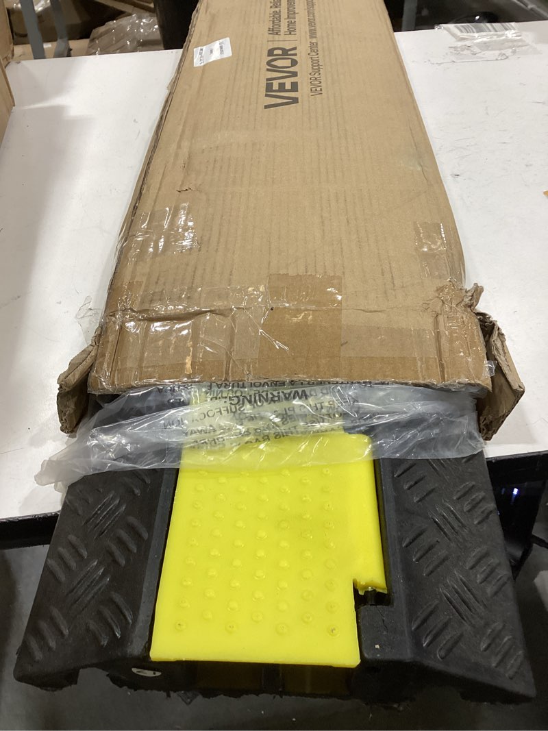 Condition photo showing Good Condition for heavy duty 3-channel rubber cable protector ramp 30 tons
