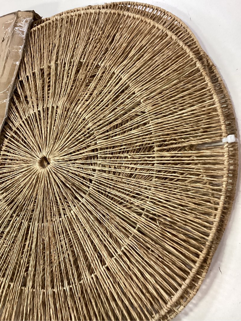 Condition photo showing Good Condition for CHI AN HOME Wicker 23 Inch Jute Wall Decor Baskets, Set of 6 Extra Large Woven Jute Wall Plates, 23",21",15",13",12,10", Decorative Baskets for Wall Arts, Wall Hanging for Bedroom, Living Room, Office Set of 6 - Extra Large