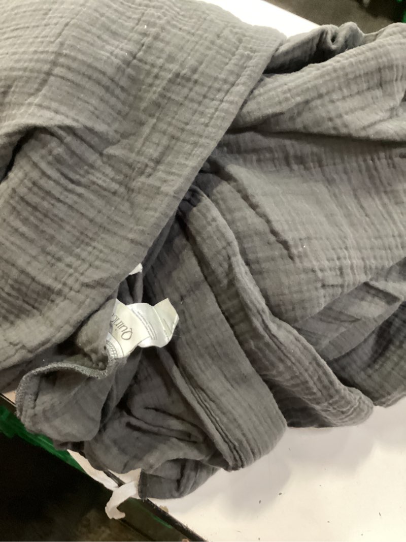 Condition photo showing Good Condition for organic airy gauze duvet cover set size: full/queen