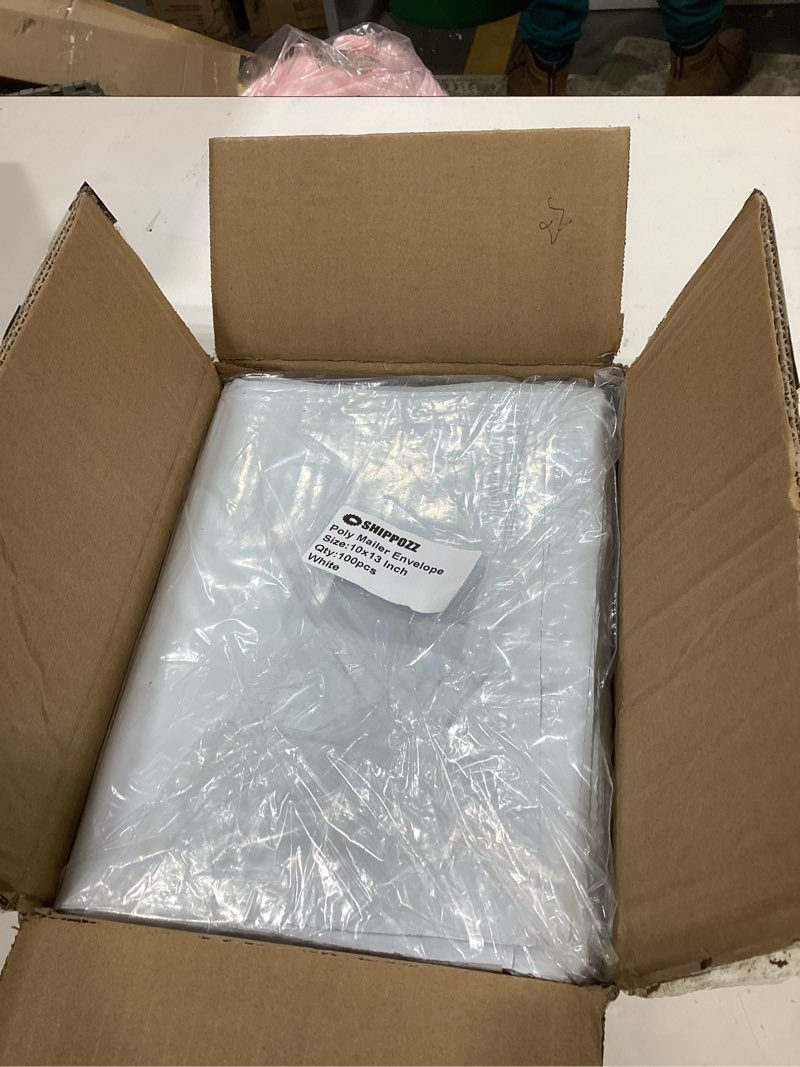 Condition photo showing New/Like New for Shippozz 10x13 Poly Mailers 500 Pack, Durable Waterproof Polymailers for Shipping Clothes, Self Seal Mailing Bags for Small Business Packaging Supplies, Mailing Envelopes for Books, and Accessories 10 x 13 (500pcs)