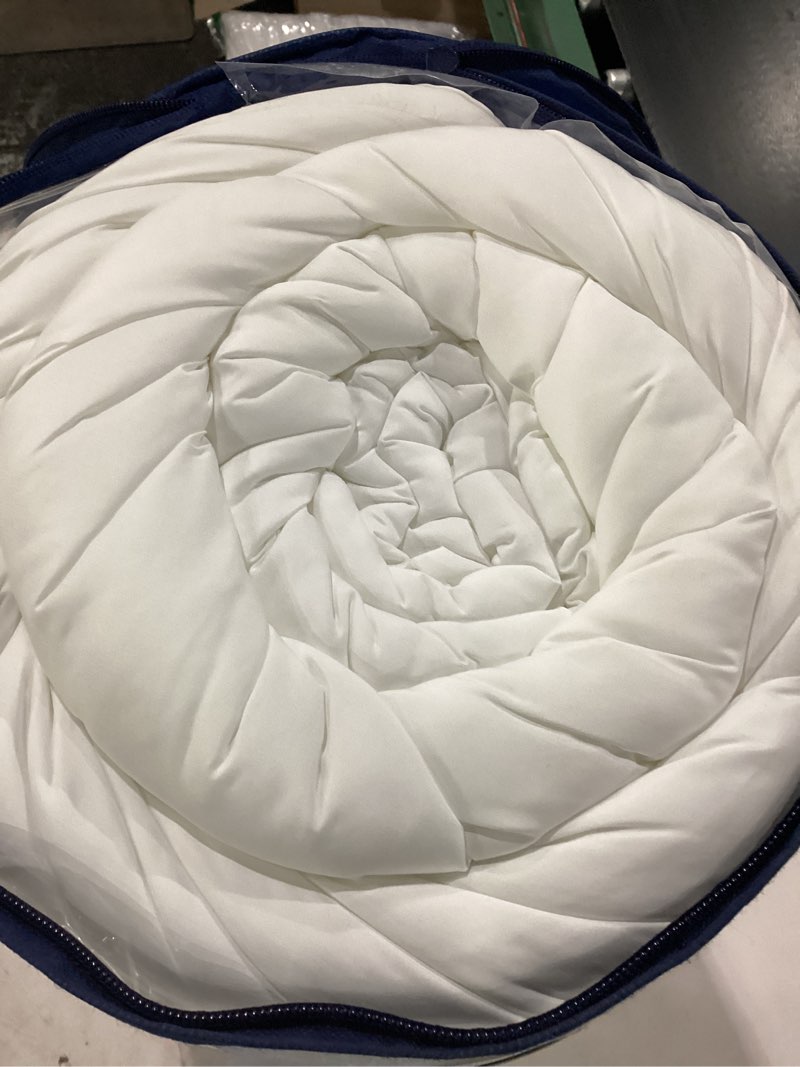 Condition photo showing Good Condition for serta down illusion all season hypoallergenic down alternative comforter with corner loops, king/cal king, white king/cal king all season