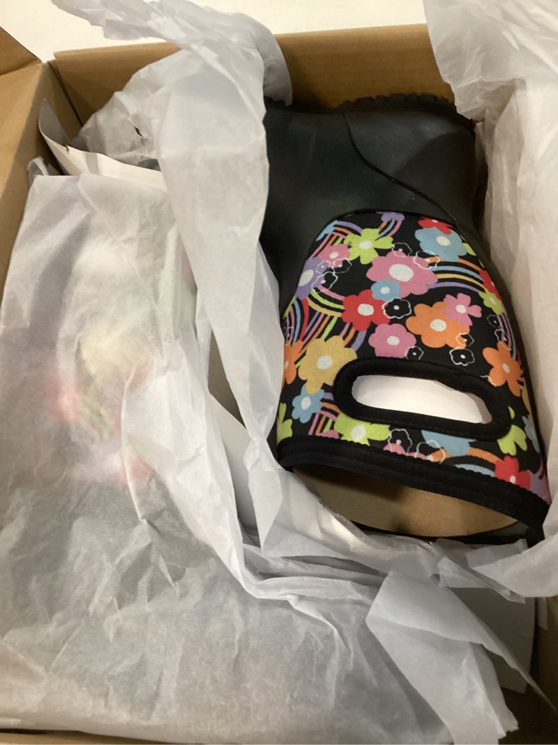 Condition photo showing New/Like New for bogs unisex-child york - groovy rainbow (toddler/little kid/big kid) 12 little kid black multi