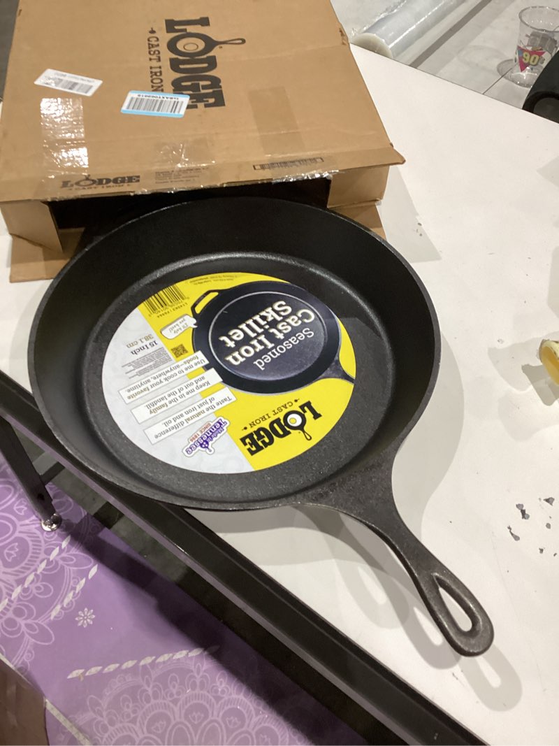 Condition photo showing New/Like New for https://www.amazon.com/lodge-l14sk3-skillet-cast-black/dp/b00063rwum?th=1