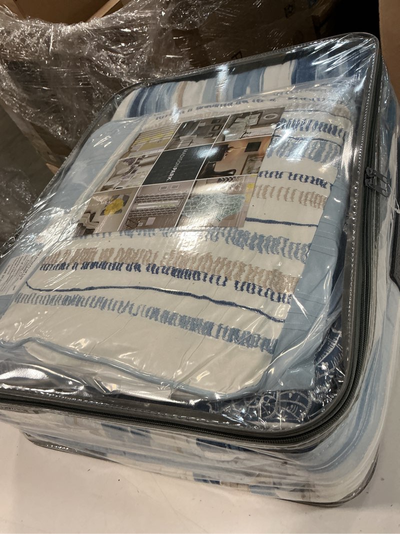 Condition photo showing New/Like New for madison park quilt set cottage coastal design, 6 piece set - all season, coverlet bedspread lightweight bedding layer, shams, toss pillows, king/cal king(104"x94"), blue/white blue/white king/cal king(104 in x 94 in)