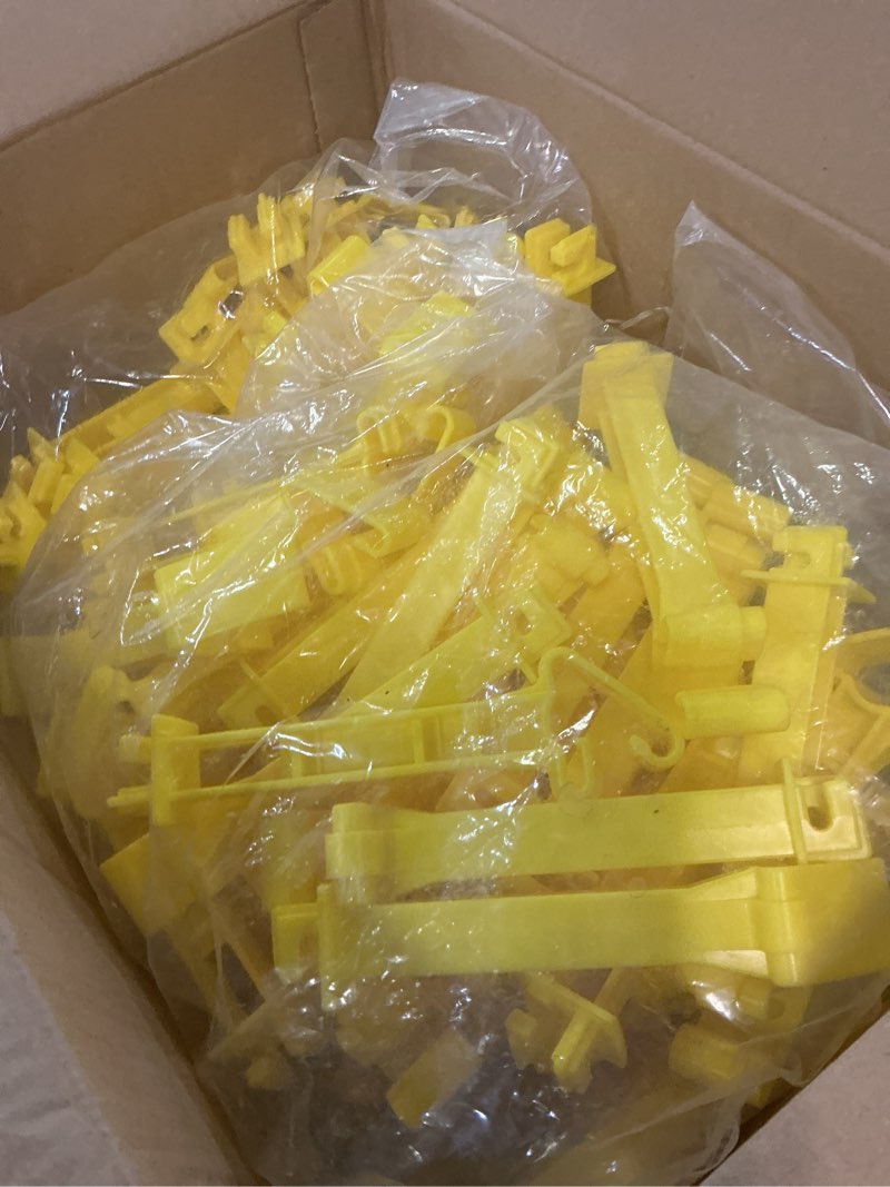 Condition photo showing Good Condition for 100 pcs 5 inch snap type t post insulators extender electric fence insulators extended snug fitting t post electric fence wire clips for yard agricultural ranchers farm (yellow)