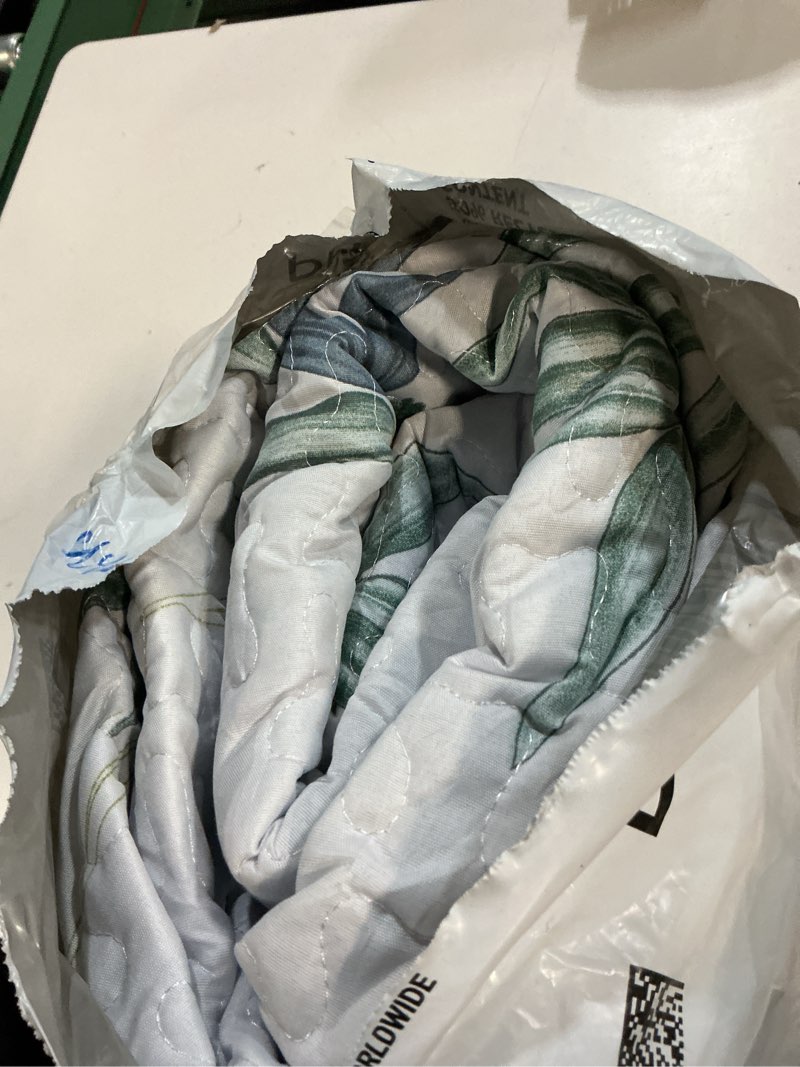 Condition photo showing Good Condition for botanical quilt set 3 pieces full/queen size, green leaves printed on white reversible bedspread coverlet set, soft microfiber lightweight bed cover for all season (90" x 90", 1 quilt+ 2 pillow shams)