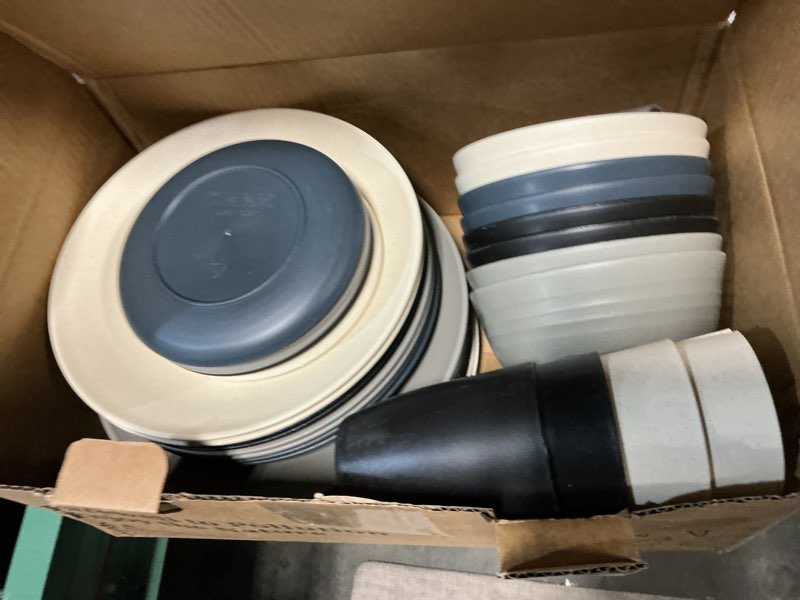 Condition photo showing Good Condition for Homienly Kitchen Wheat Straw Dinnerware Set 40 PCS - Dinner Plates, Cereal Bowls, Wheat Straw Cups Set, Microwave and Dishwasher Safe Dishes Set, Unbreakable Dish Set for Party, Outdoor(Grey Stone) 40 PCS Grey Stone