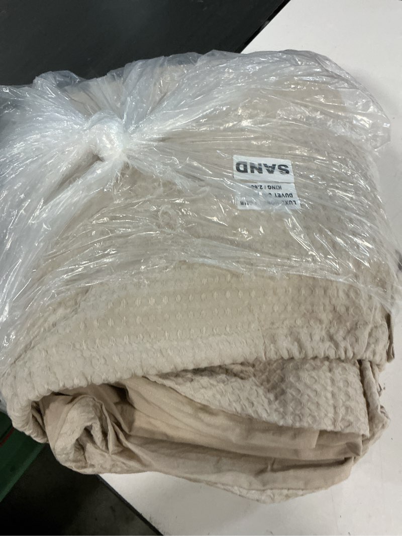 Condition photo showing Good Condition for quince luxe honey comb duvet cover set king 
