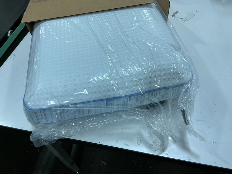 Condition photo showing New/Like New for Serta ThermaGel w Memory Foam Pillow with AQUACOOL, Queen (U.S. Standard), White