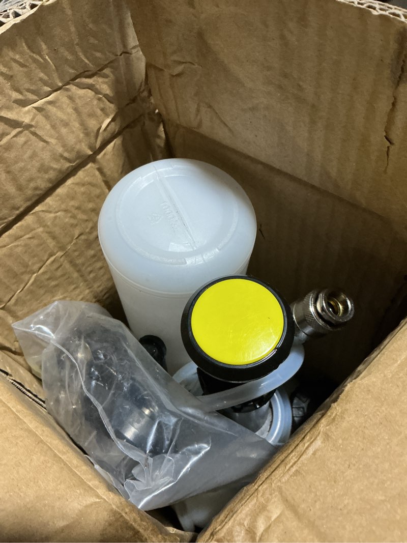 Condition photo showing Good Condition for 3l brake bleeder kit, manual brake bleeder vacuum pump kit, brake fluid bleeder kit with 1l brake bleeder bottle and 4 master cylinder adapters, brake bleeding kit suitable for most vehicles