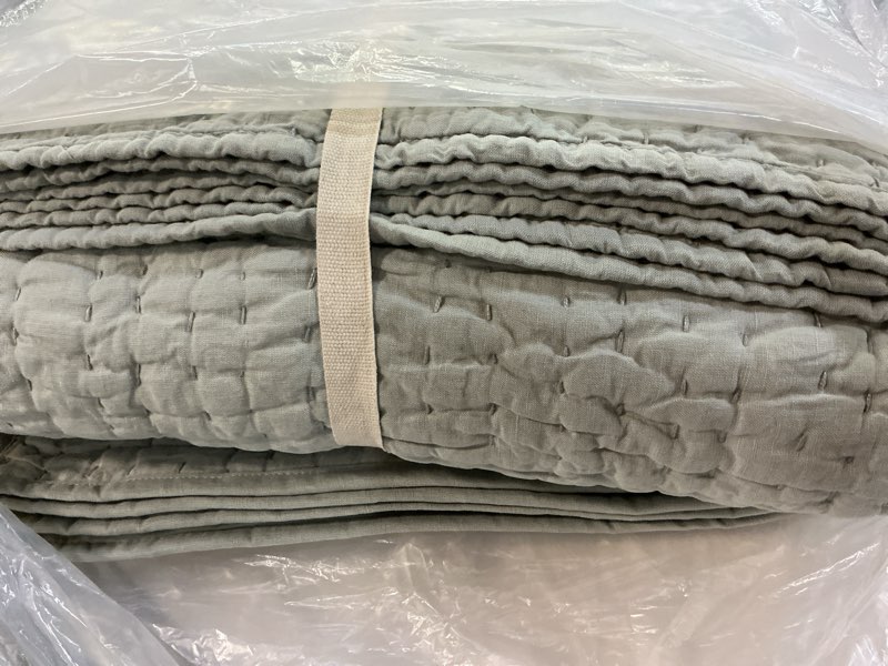 Condition photo showing New/Like New for european linen cotton stitch quilt set, king/cal king, mist