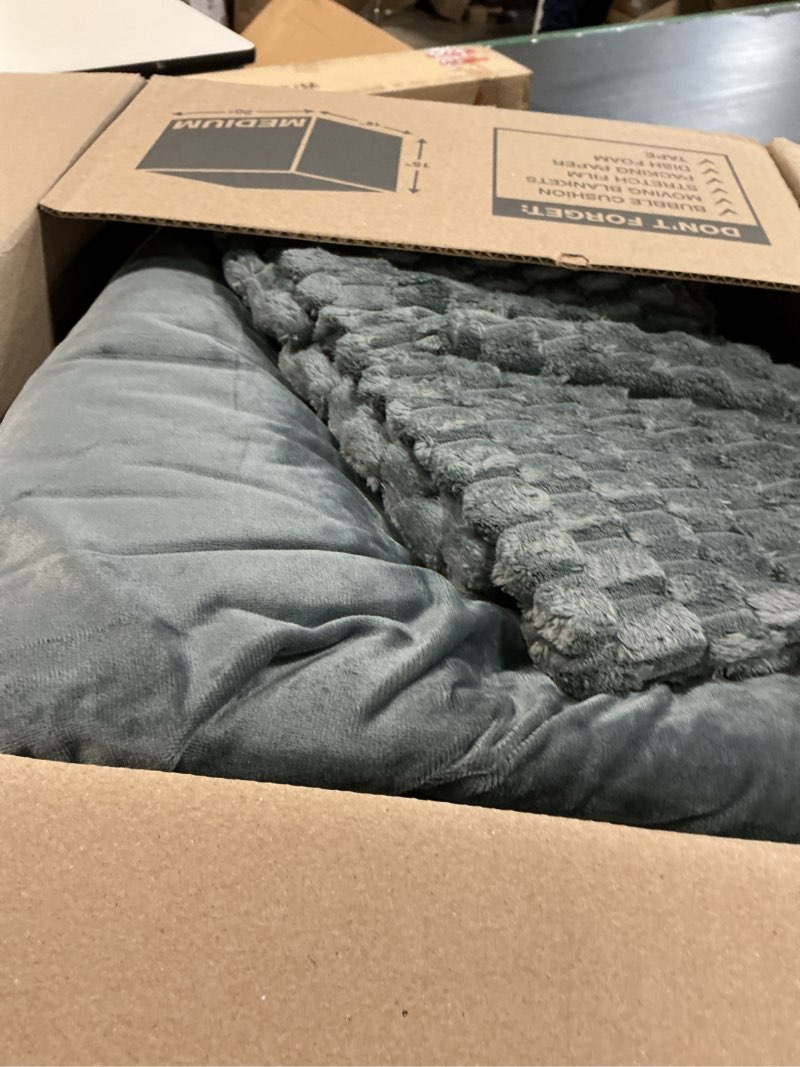 Condition photo showing Good Condition for bedelite fluffy king size comforter set - grey fleece soft comforter for king size bed, luxury warm bedding set for winter, fuzzy bed set 3 pieces (1 comforter, 2 pillowcases) dark grey king(102"x90")