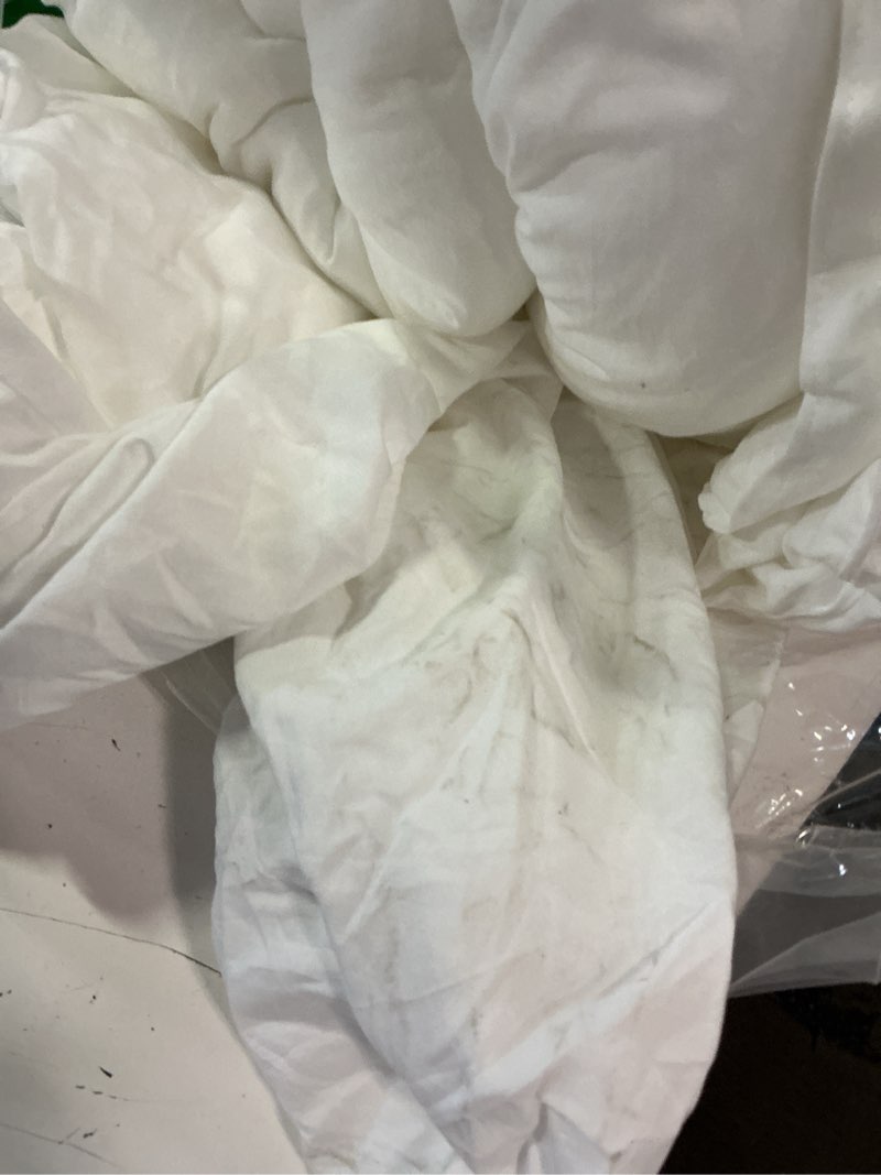 Condition photo showing As Is for bedsure king comforter set, white soft prewashed bedding for all seasons, 3 pieces gentlesoft™ bed set, 1 lightweight comforter (104"x90") and 2 pillowcases (20"x36") king(104"x90") 02 - white