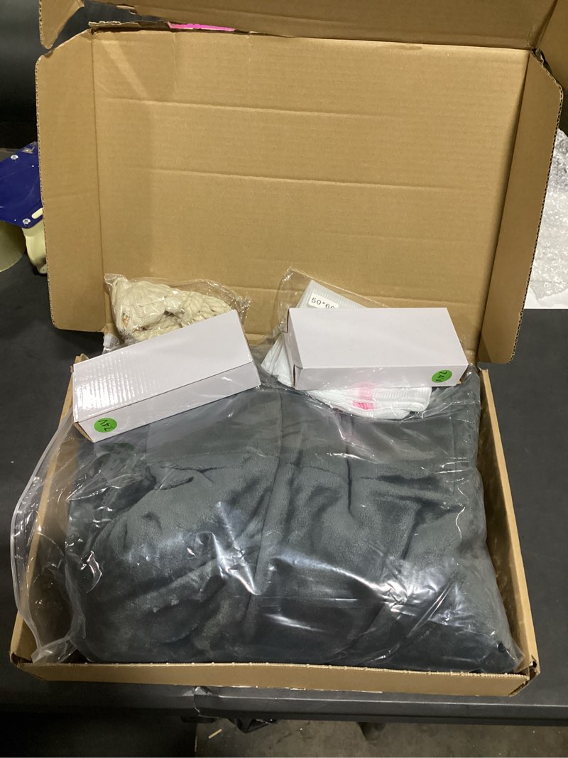 Condition photo showing Good Condition for Large Portable Heated Blanket 71" × 43", Includes 2 Portable 20000mAh 7.4V Power Banks, 11 Heating Zones, 3 Heat Settings, 1–6H Timer, Machine Washable, with Laundry Bag, Waist Belt & Backpack Gray