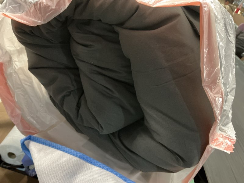 Condition photo showing Good Condition for ROSGONIA Oversized King Comforter 128x120, 3pcs Super King Plus (1 Dark Gray Comforter & 2 Pillowcases) Lightweight Oversized King Bedding Set Blanket Super King Plus Comforter 128"x120" Charcoal Gray