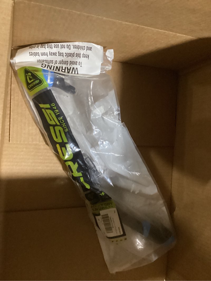 Condition photo showing Good Condition for Cressi Adult Diving Dry Snorkel with Splash Guard and Top Valve - Supernova Dry: Designed in Italy Black/Blue